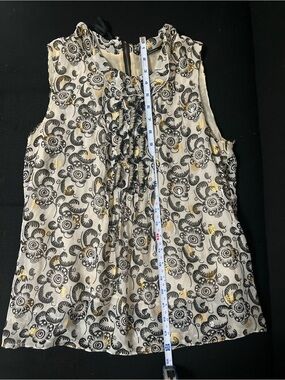 Elie Tahari silk top floral. Black, white, gold. Sleeveless. Medium